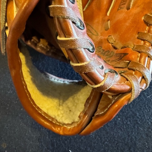 Wilson Classic Brown Leather Ron Guidry A2635 Baseball Glove. 010186 - Picture 8 of 9